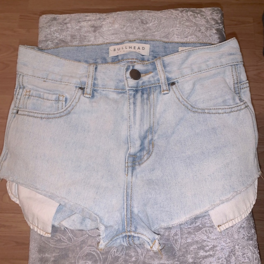 Size 25 High-rise Bullhead shorts!